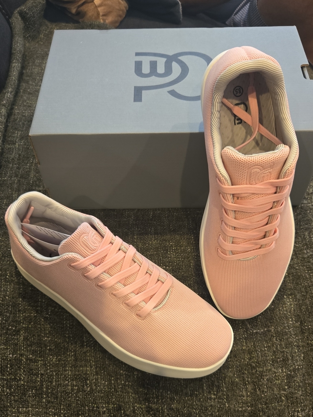Light Pink Men's Casual Lace-Up Sneakers Size 8.5